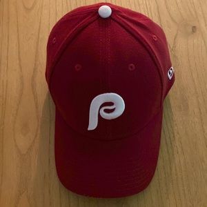 Phillies throwback hat maroon / white
